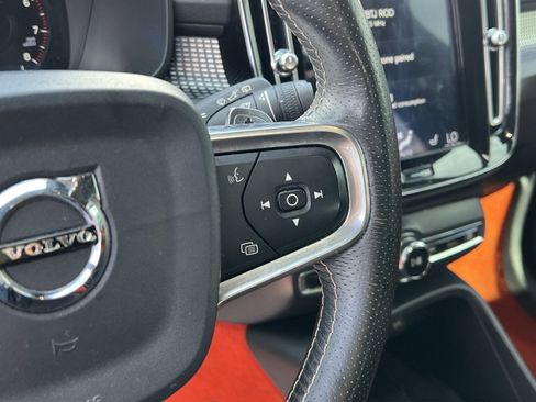 Used 2020 Volvo XC40 T4 R-Design w/ Protection Package Premier image 33