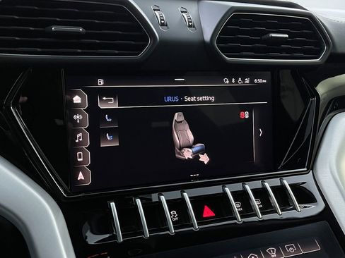 Used 2021 Lamborghini Urus image 44