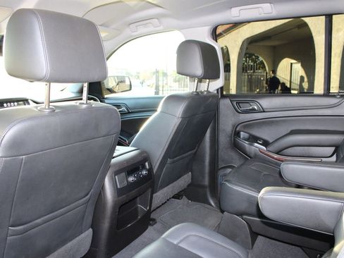 Used 2019 GMC Yukon XL SLT w/ Graphite Performance Edition image 12