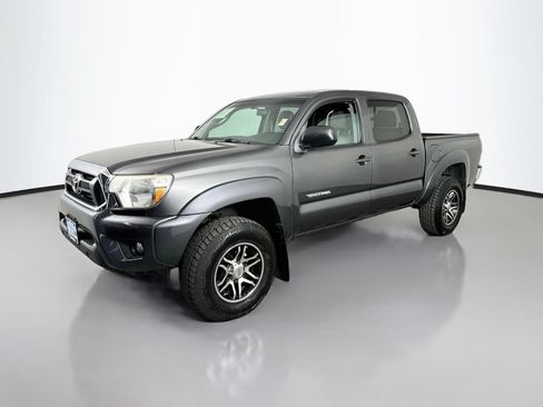 Used 2014 Toyota Tacoma PreRunner w/ SR5 Package RWD image 4