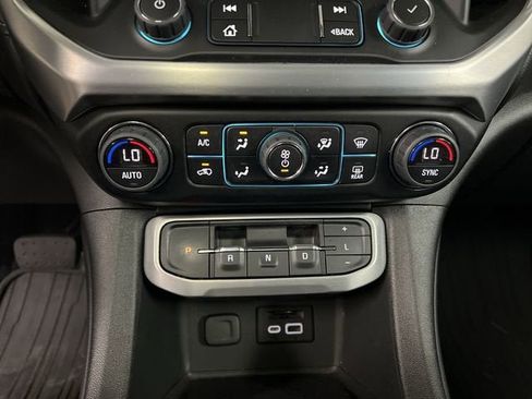 Certified 2023 GMC Acadia SLT image 18