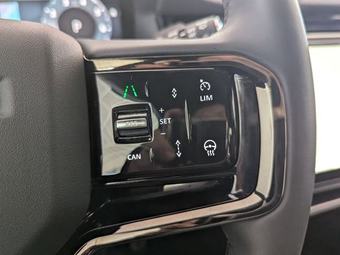 Used 2024 Land Rover Range Rover Evoque Dynamic SE image 18