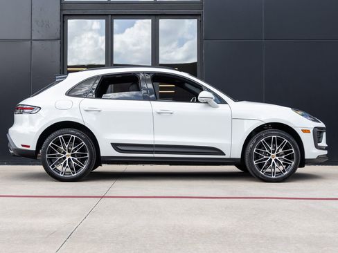Certified 2026 Porsche Macan AWD/4WD image 12