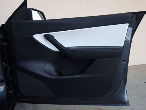Used 2022 Tesla Model Y Performance AWD/4WD image 24