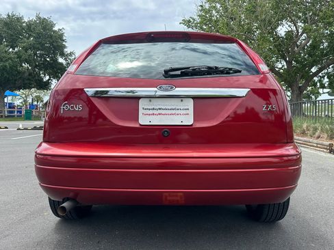 Used 2002 Ford Focus ZX5 Hatchback FWD image 10