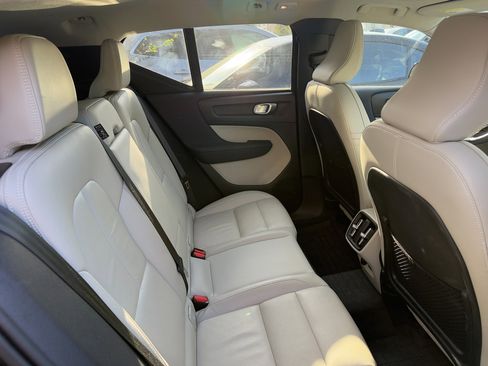 Certified 2023 Volvo XC40 B5 Plus w/ Climate Package image 25