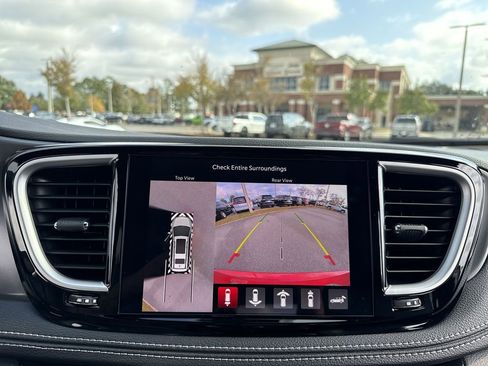 New 2026 Chrysler Pacifica Select image 24