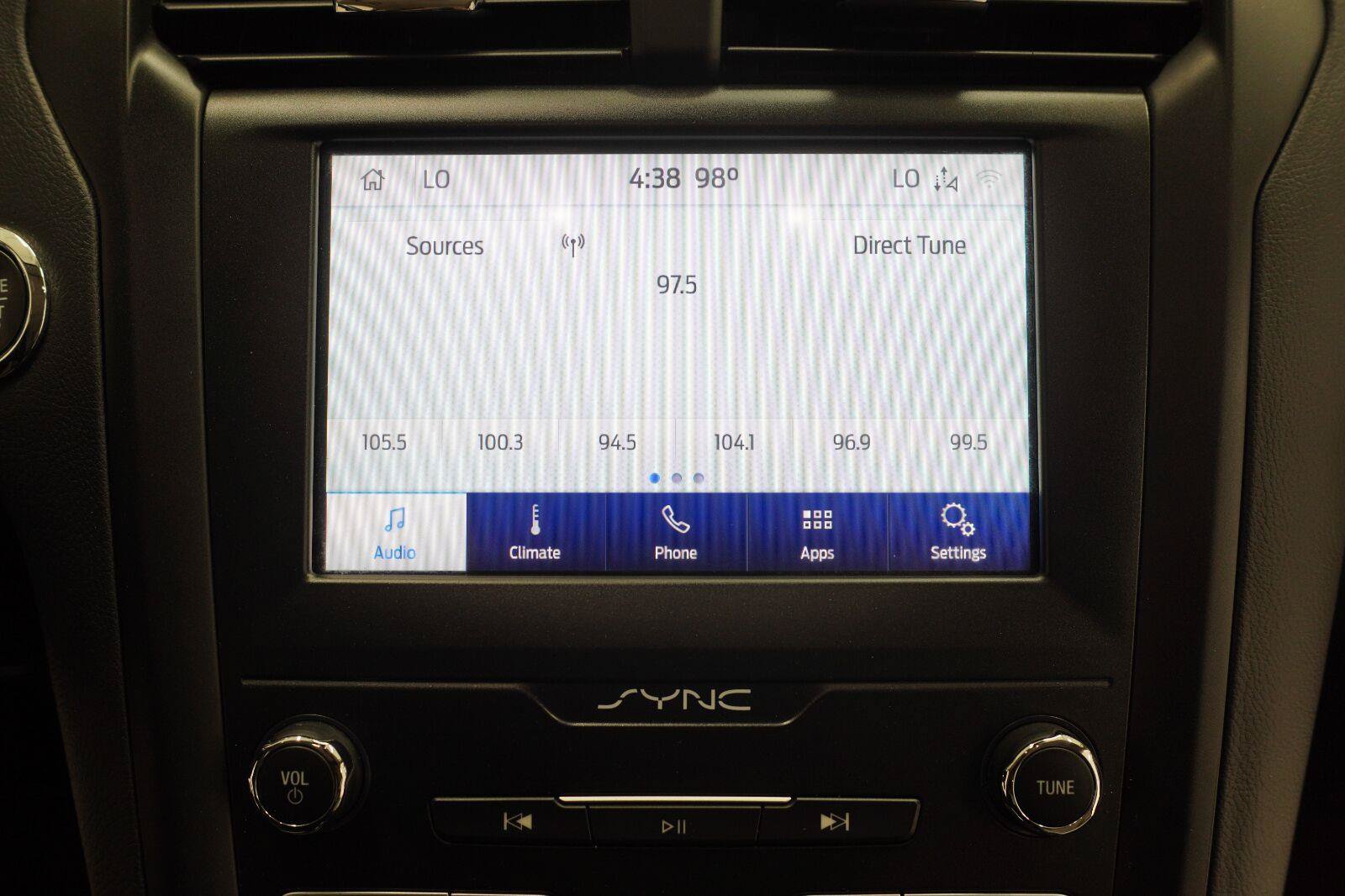 Used 2020 Ford Fusion SE w/ Equipment Group 151A FWD image 18