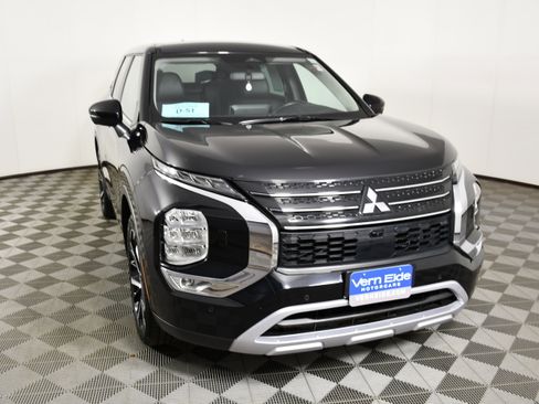 Used 2022 Mitsubishi Outlander SE AWD/4WD image 3