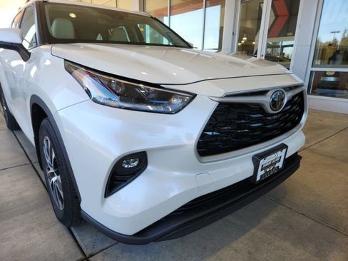 Certified 2021 Toyota Highlander XLE image 8
