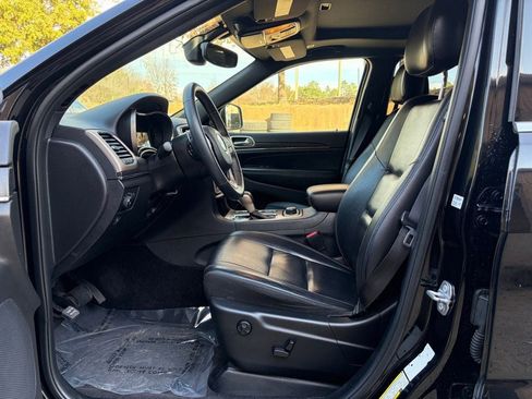 Used 2017 Jeep Grand Cherokee Limited image 24