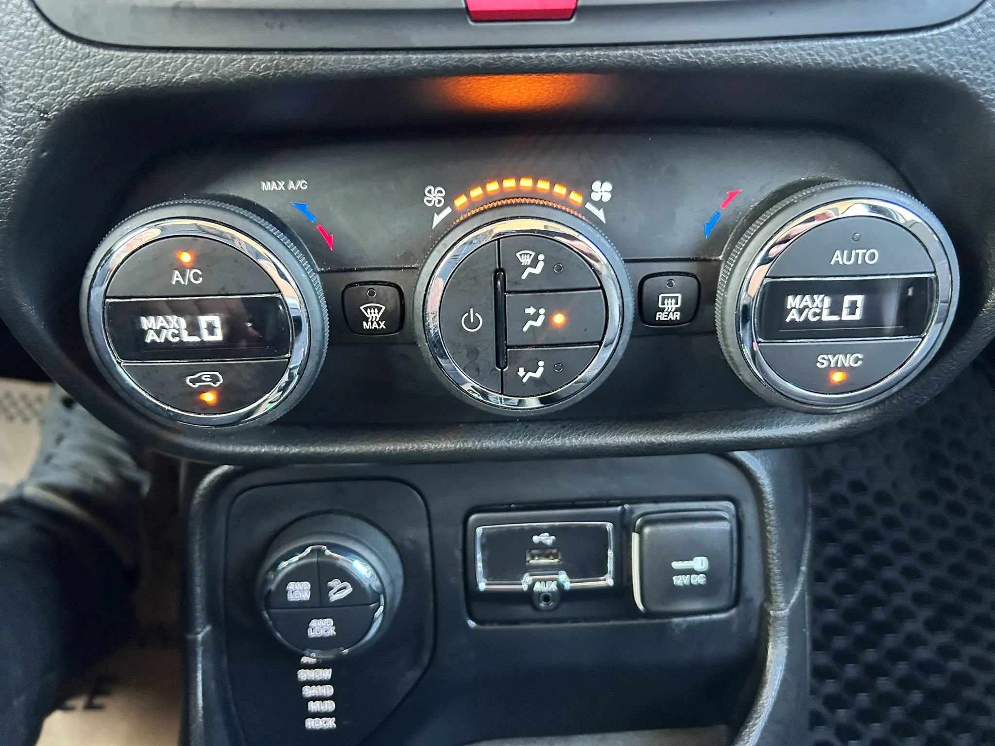 Used 2017 Jeep Renegade Trailhawk AWD/4WD image 23