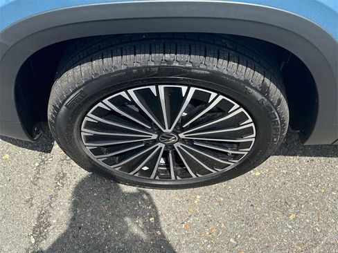 New 2025 Volkswagen Taos SE FWD image 6
