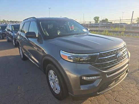 Used 2023 Ford Explorer XLT w/ Equipment Group 202A AWD/4WD image 3