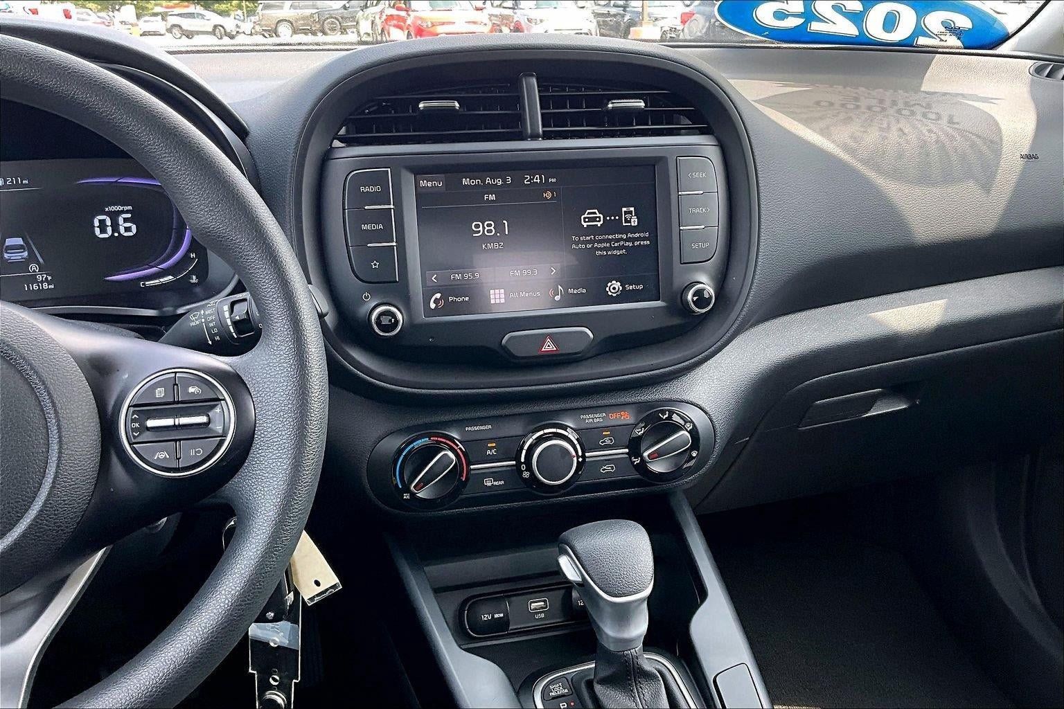 Used 2025 Kia Soul LX w/ LX Technology Package FWD image 9