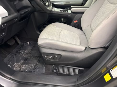 Used 2025 Toyota Sienna LE FWD image 10