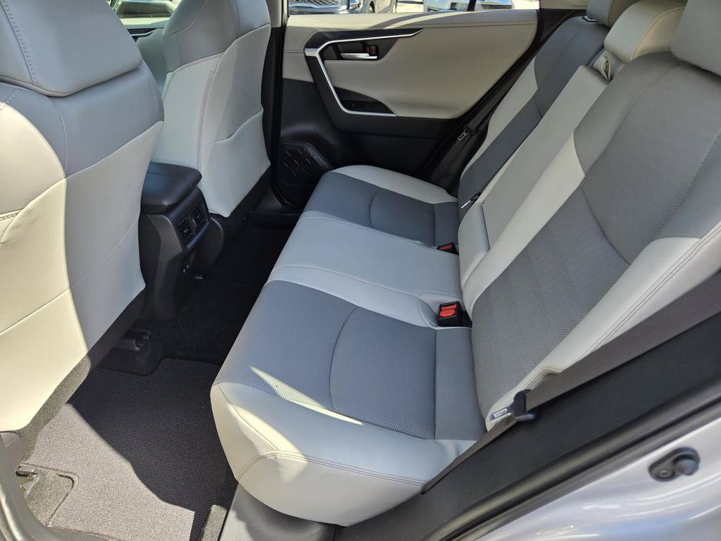 Used 2019 Toyota RAV4 Limited FWD image 18