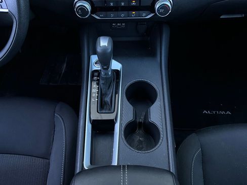 Used 2025 Nissan Altima 2.5 SV image 14