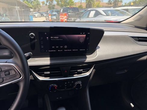 Used 2025 Buick Encore GX Preferred FWD image 17