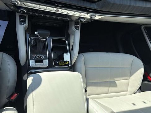 Used 2024 Kia Telluride EX w/ EX Captain's Chair Package image 23