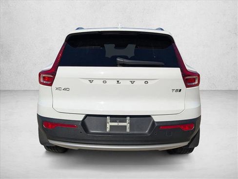 Used 2019 Volvo XC40 T5 Momentum image 6