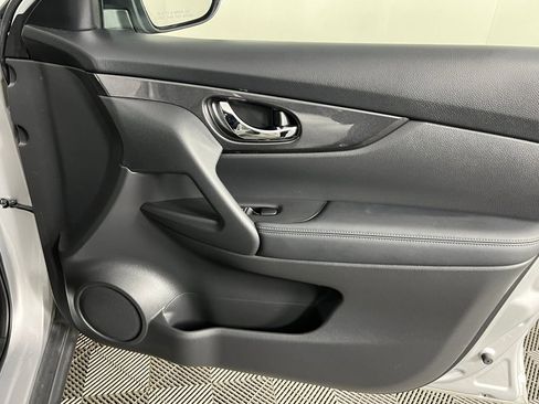 Used 2020 Nissan Rogue SV image 16