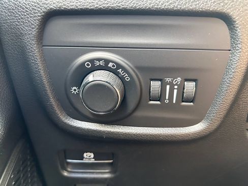 Used 2023 Jeep Grand Cherokee L Laredo AWD/4WD image 19