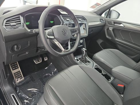 Used 2023 Volkswagen Tiguan SE R-Line FWD image 16
