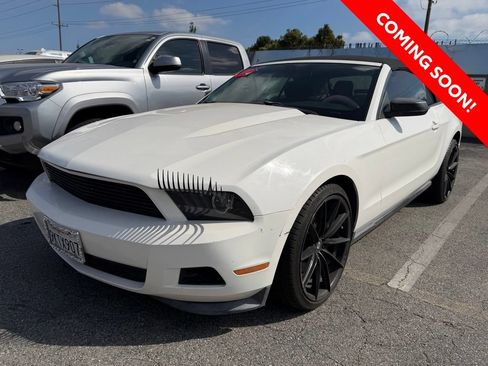 Used 2012 Ford Mustang Convertible RWD image 2