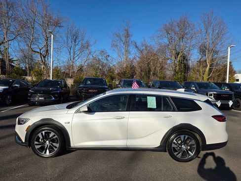 Used 2018 Buick Regal Essence w/ Driver Confidence Package #1 image 4