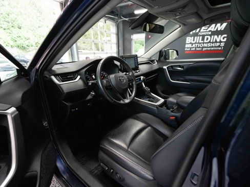 Used 2019 Toyota RAV4 XLE Premium w/ All Weather Liner Package AWD/4WD image 8