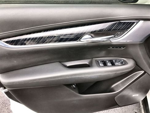 Used 2023 Cadillac XT6 Premium Luxury image 13