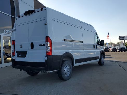 Used 2025 RAM ProMaster 2500 w/ Convenience Group image 4