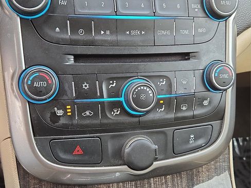 Used 2014 Chevrolet Malibu LT image 17