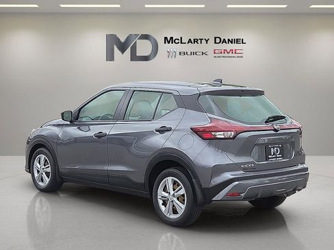 Used 2023 Nissan Kicks S FWD image 4