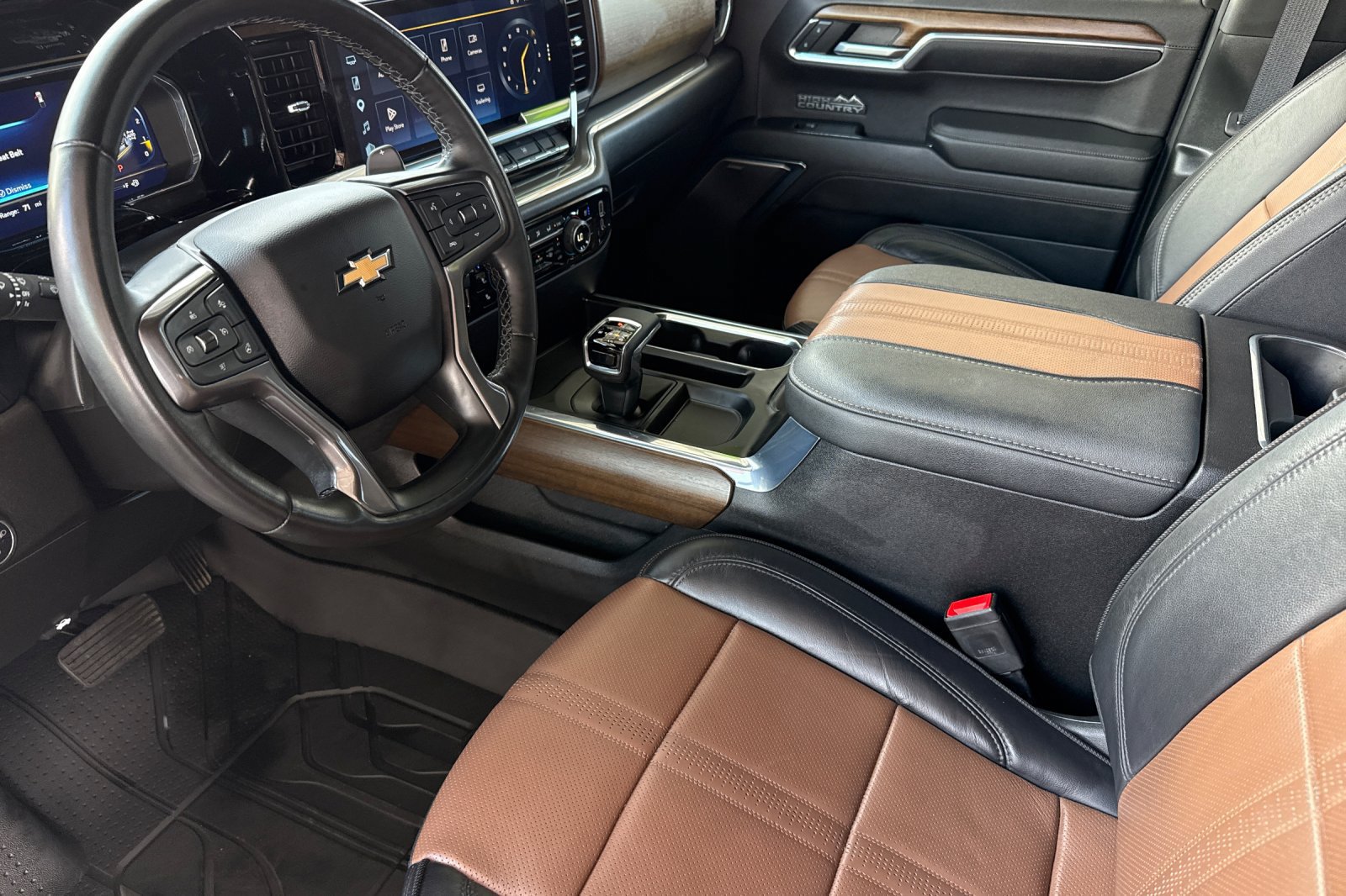Used 2024 Chevrolet Silverado 1500 High Country w/ High Country Premium Package AWD/4WD image 5