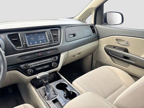 Used 2019 Kia Sedona LX FWD image 21