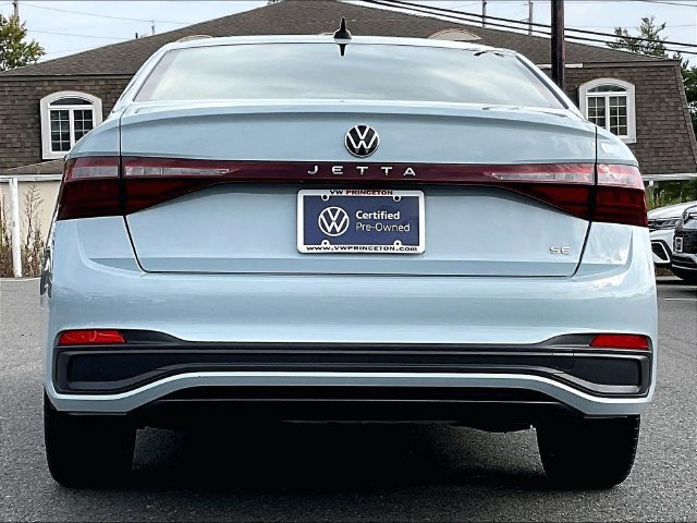 Certified 2025 Volkswagen Jetta SE w/ Sunroof Package FWD image 6