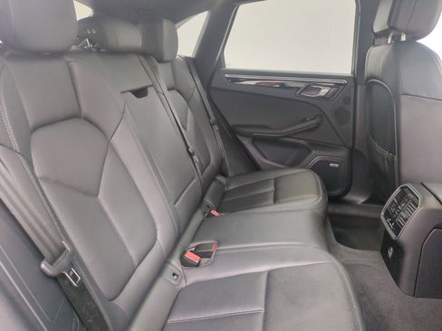 Certified 2022 Porsche Macan AWD/4WD image 24