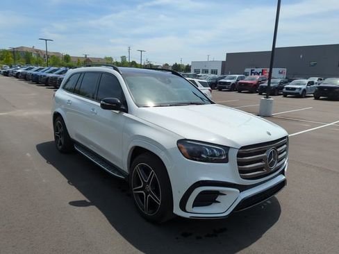 Used 2024 Mercedes-Benz GLS 450 4MATIC image 7