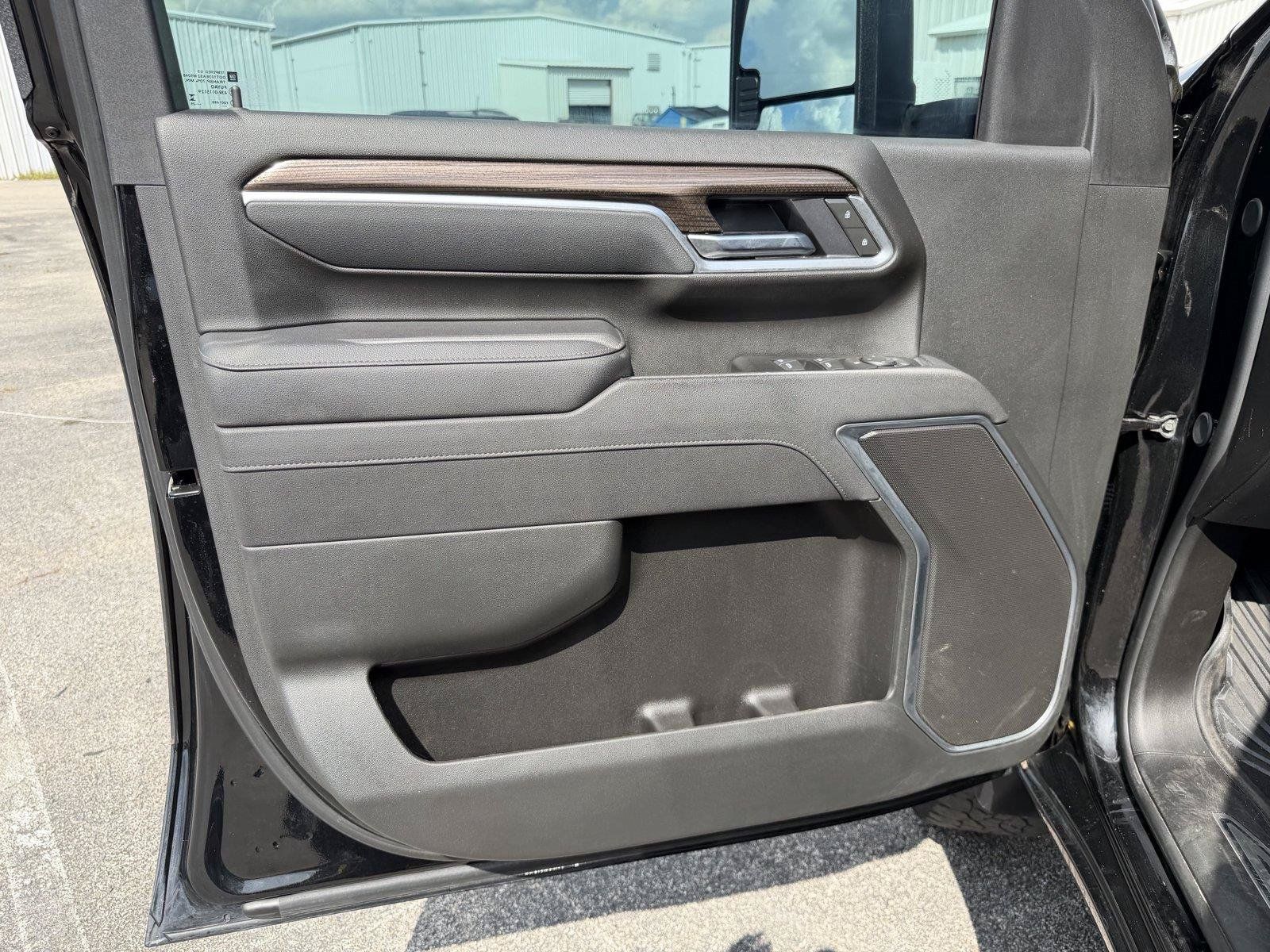 Used 2025 Chevrolet Silverado 2500 LT AWD/4WD image 12