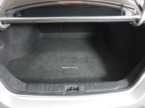 Certified 2020 Nissan Sentra SV image 33