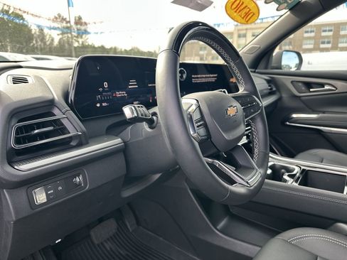 New 2025 Chevrolet Traverse LT w/ Enhanced Driving Package image 10