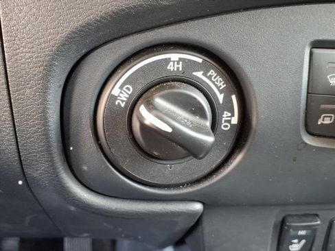 Used 2022 Nissan Frontier SV image 18