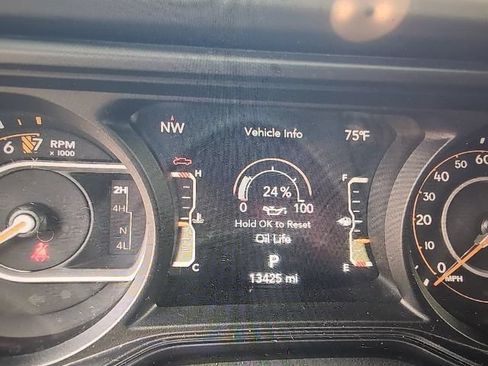 Used 2024 Jeep Gladiator Sport w/ Premium Package AWD/4WD image 5