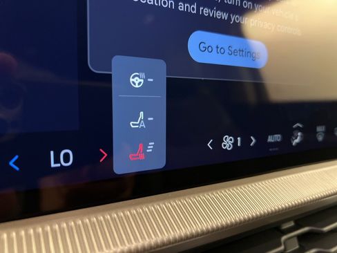 Used 2025 Ford Explorer Active w/ Active Comfort Package image 13