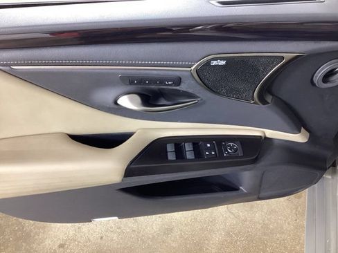 Used 2019 Lexus ES 350 w/ Accessory Package FWD image 11