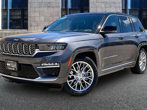 Used 2022 Jeep Grand Cherokee Summit w/ Advanced Protech Group IV AWD/4WD image 2