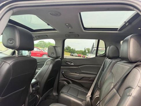 Used 2021 GMC Acadia SLT w/ Technology Package AWD/4WD image 12
