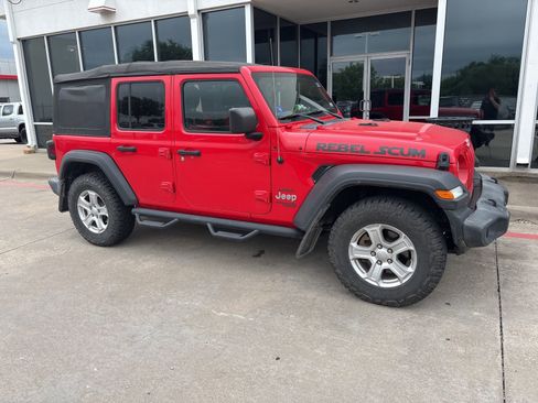 Used 2018 Jeep Wrangler Unlimited Sport AWD/4WD image 3